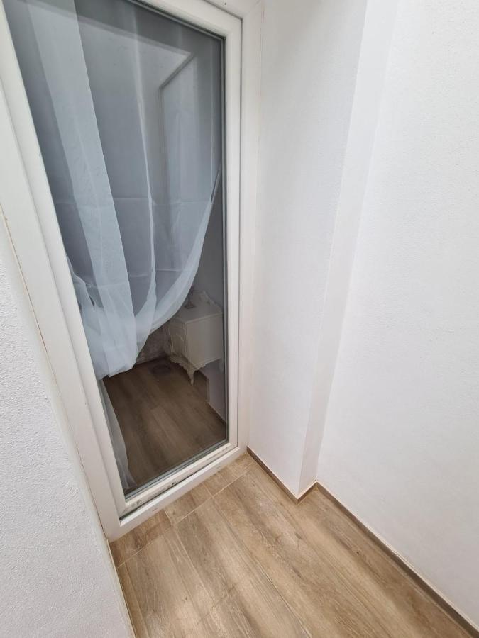 Retro 1 Bedroom Apartment Chayofa Екстер'єр фото