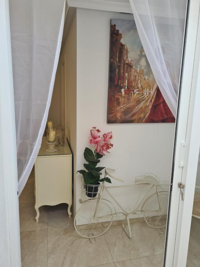 Retro 1 Bedroom Apartment Chayofa Екстер'єр фото