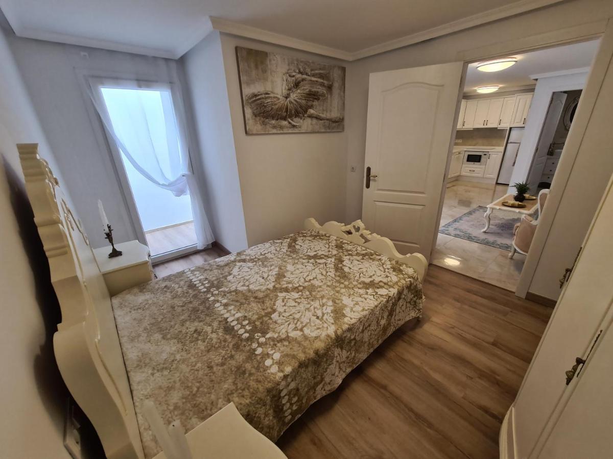Retro 1 Bedroom Apartment Chayofa Екстер'єр фото