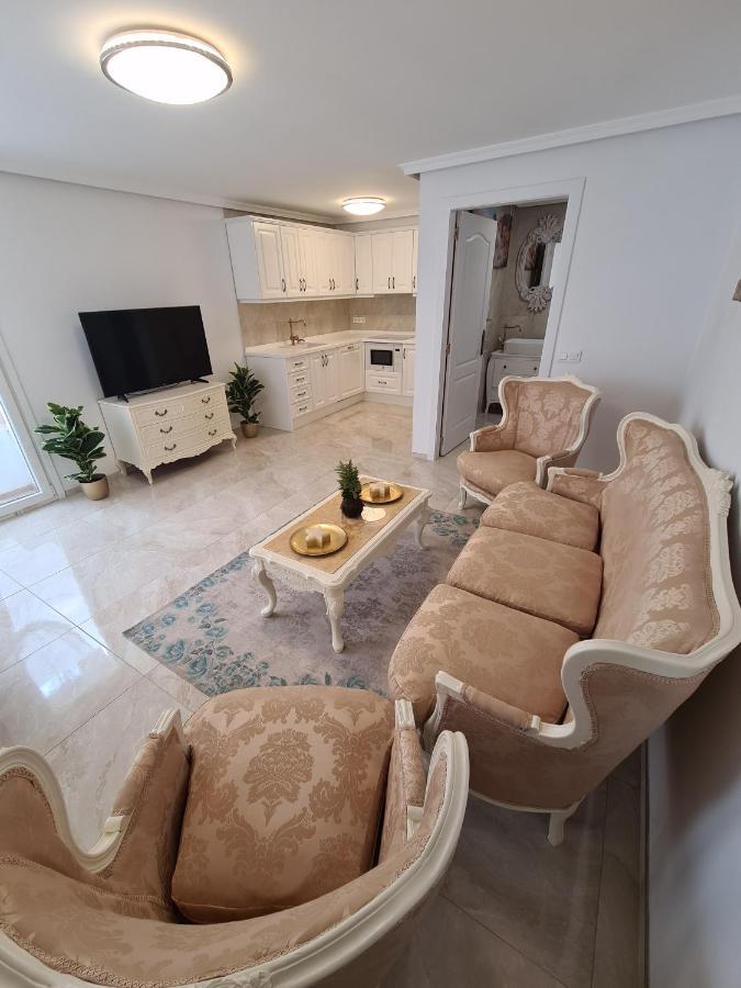 Retro 1 Bedroom Apartment Chayofa Екстер'єр фото